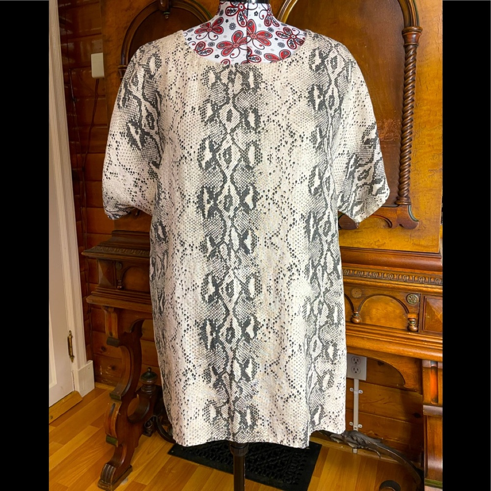 Lungo L’arno Italian Plus Size 100% Linen Sleeveless Snake Print Tunic Top 2X